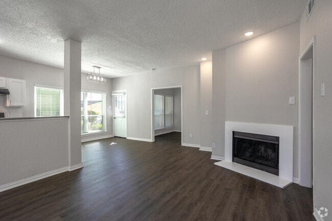 1BR, 1BA - 693SF - Living Area - The Retreat at Faulkner Point