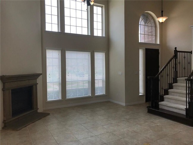 Building Photo - 3400 Porter Creek Dr