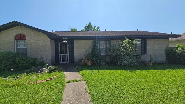 Foto del edificio - 8103 Royalwood Dr