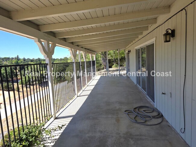 Foto del edificio - LEASE PENDING - WESTSIDE RANCHETTE! 3 Bed,...