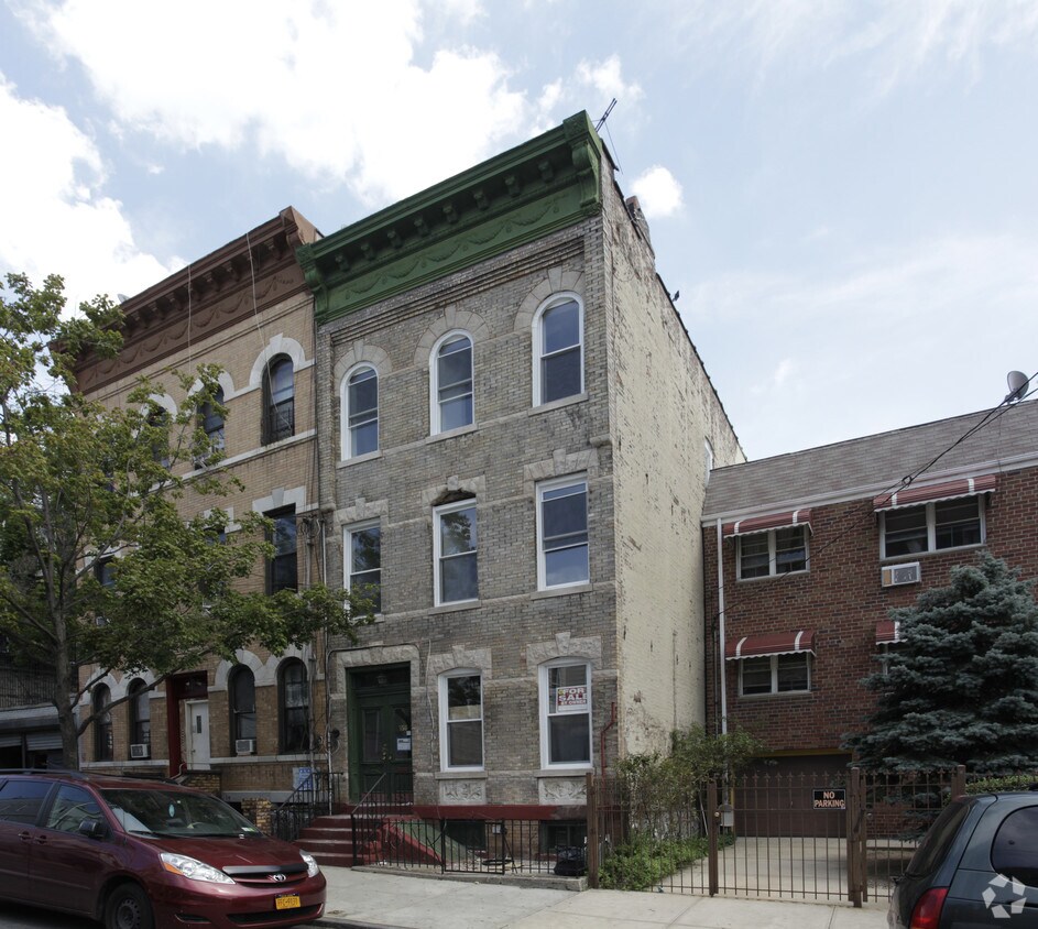 Building Photo - 350 Bleecker St