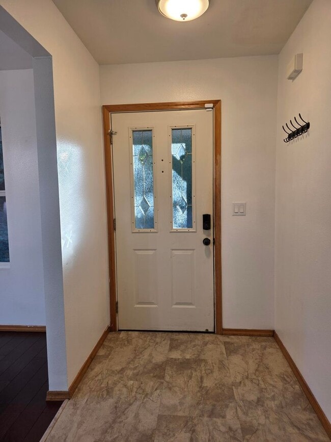 Building Photo - 3 Bedroom Duplex in Kingston!
