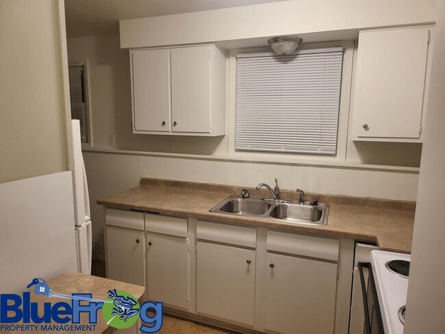 Foto del edificio - 412-414-414 N St Bernard Dr