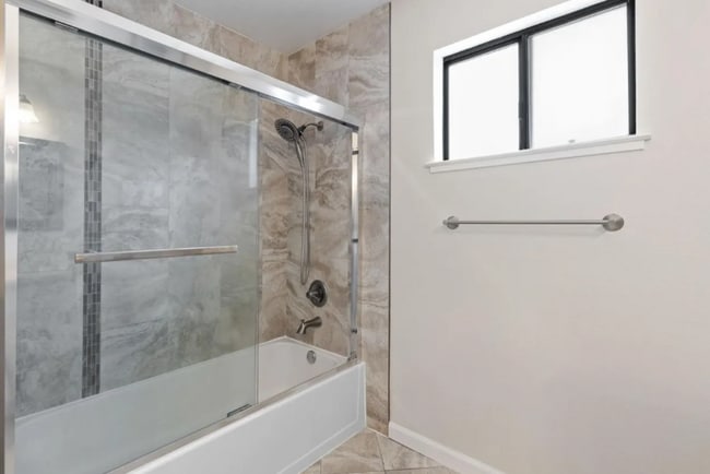 Foto del edificio - 461 Northlake Dr