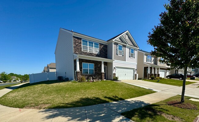 Foto del edificio - Beautiful 5BR/3BA Home in Roberta Ridge