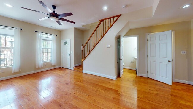 Foto del edificio - 652 Newton Pl NW