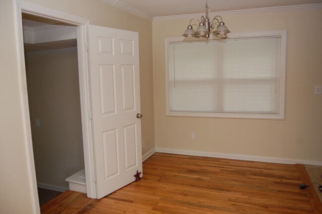 Dining room - 5075 Fairmont Rd SE