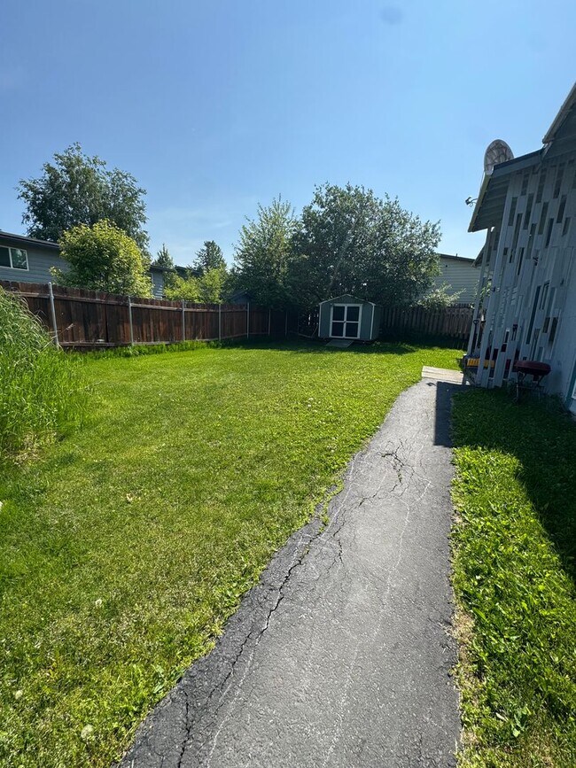 Foto del edificio - 2 bed/ 1 bath in well maintained 4plex