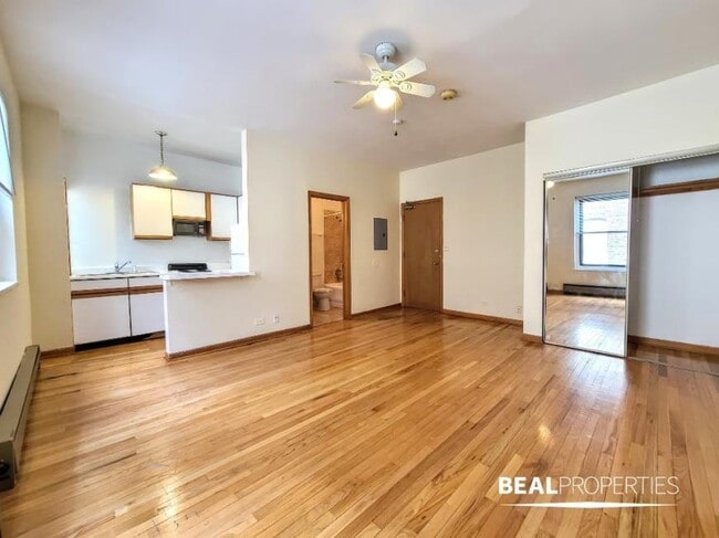 Building Photo - 0 bedroom in CHICAGO IL 60657