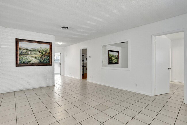 Foto del edificio - 2540 NE 10th Ct