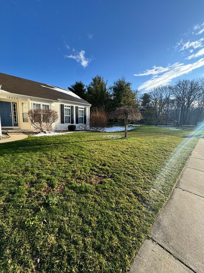 Foto del edificio - 18025 Lisbon Dr