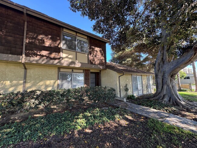 Foto del edificio - Spacious 3+2.5 Townhome in Woodbridge Park