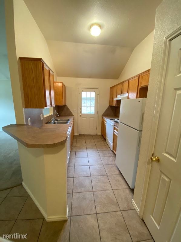 Building Photo - 3 br, 2 bath Duplex - 904 Crymes Ln B