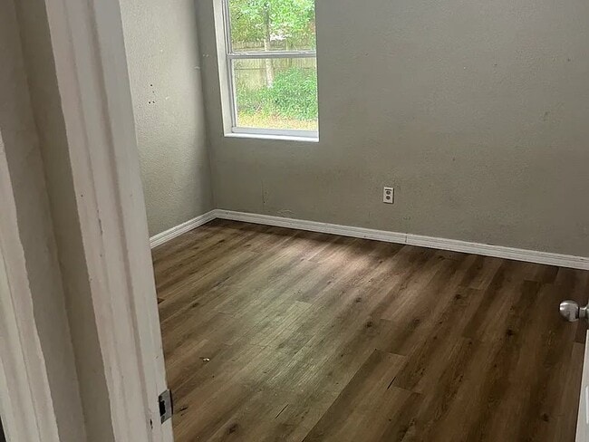 Building Photo - 113 Country Club Cir