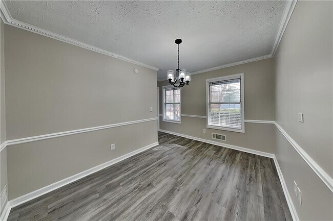 Foto del edificio - 385 Roswell Farms Rd