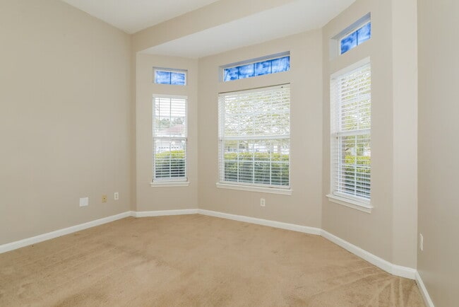 Foto del edificio - 944 Churchhill Ln