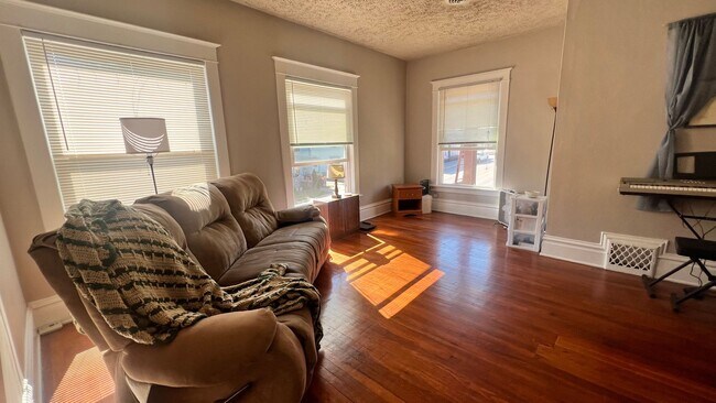 Foto del edificio - 1211 Bridge St NW