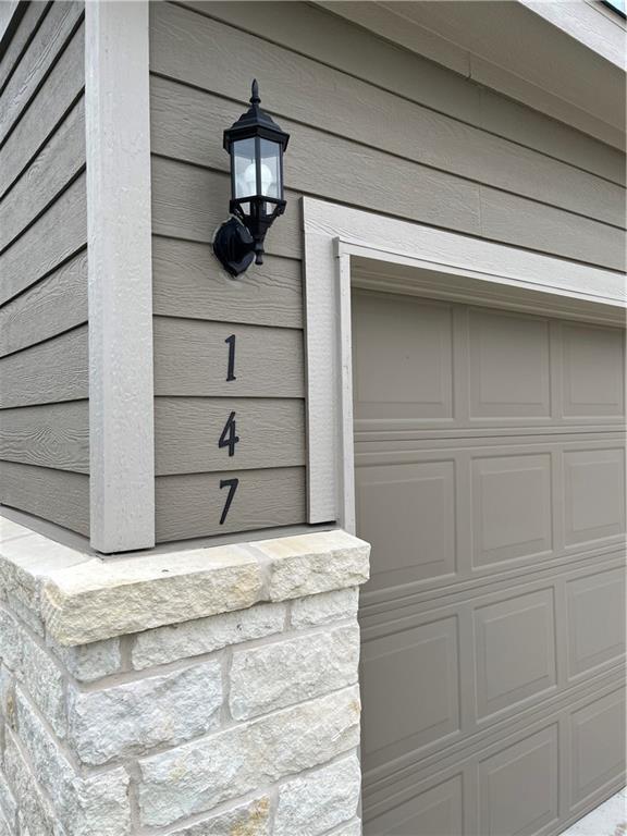 Building Photo - 147 Longstraw Dr