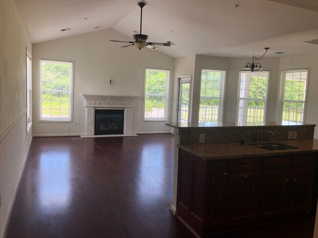 Building Photo - 205 N Twin Lakes Blvd