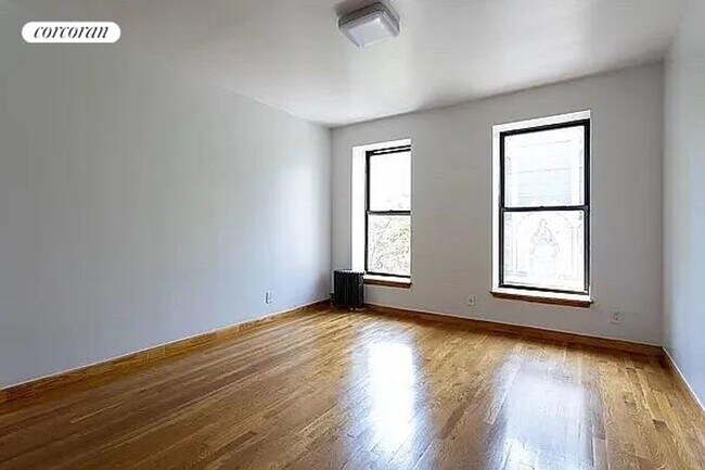 Building Photo - 472 E 95th St