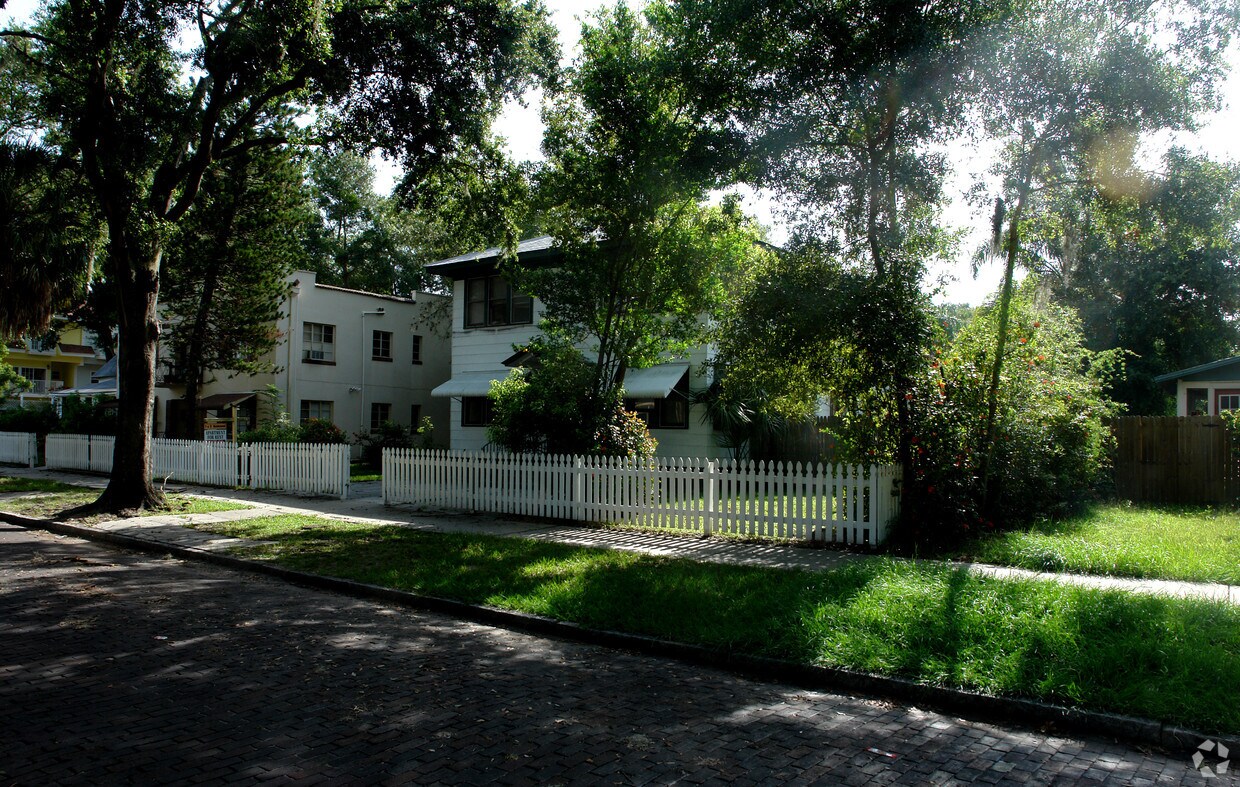 Foto del edificio - 735 Grove St N