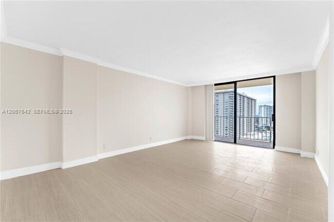 Building Photo - 290 174th St