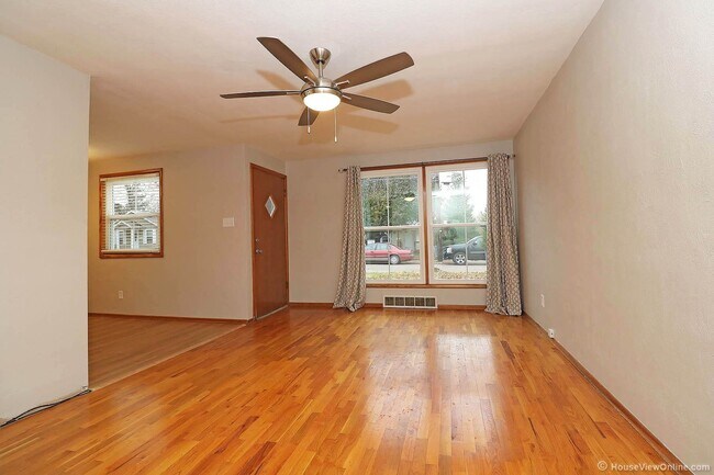 Foto del edificio - AVAIABLE JUNE 2024- House Close To Campus