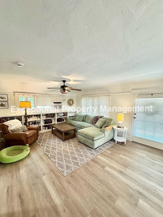 Building Photo - Great 2 bed 1 bath Craftsman home!