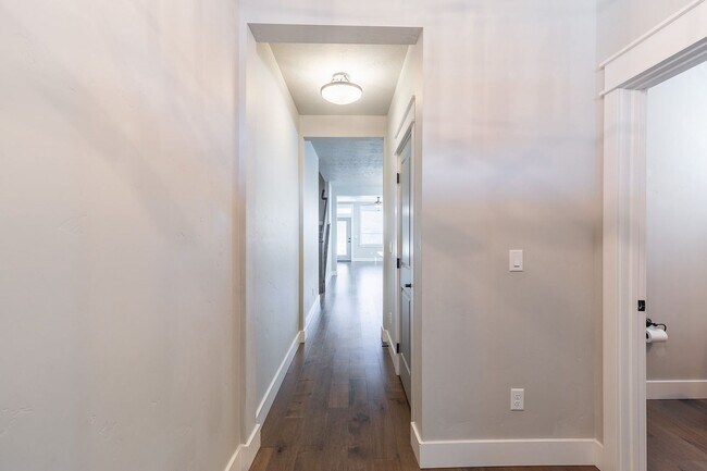 Foto del edificio - Quiet Centrally located 3 bed 2.5 bathroom