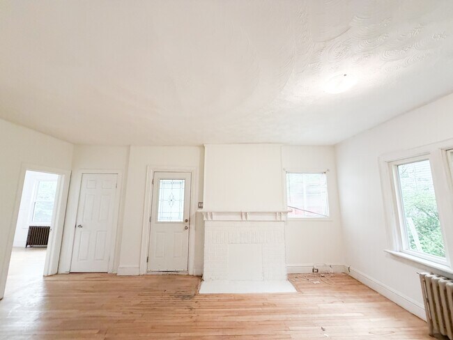 Photo du bâtiment - 1820 Bancroft Dr