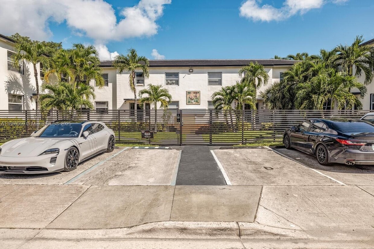 Foto principal - 575 NE 82nd St