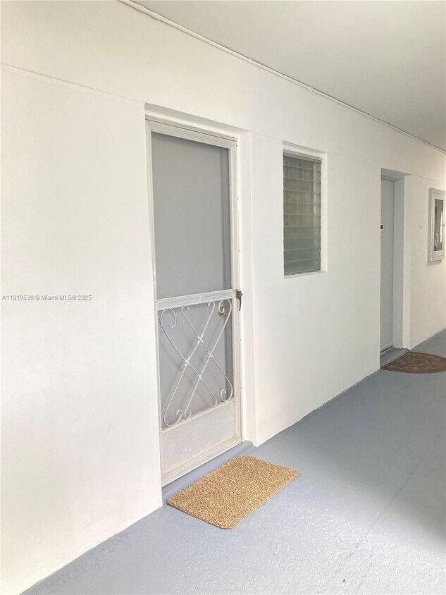 Building Photo - 9159 SW 77th Ave