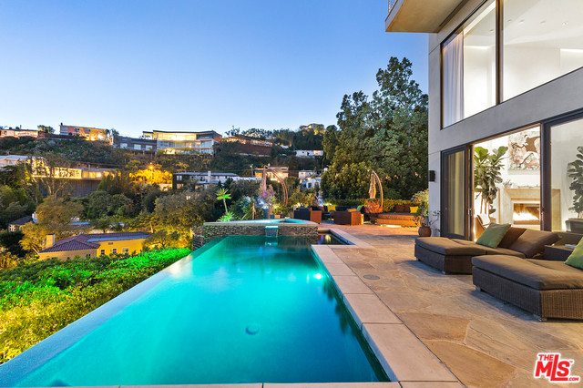 Building Photo - 1573 Sunset Plaza Dr