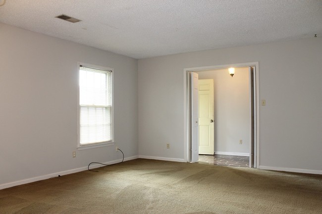 Building Photo - 106 Fox Run