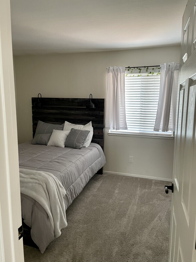 Building Photo - 2055 Sierra Rd