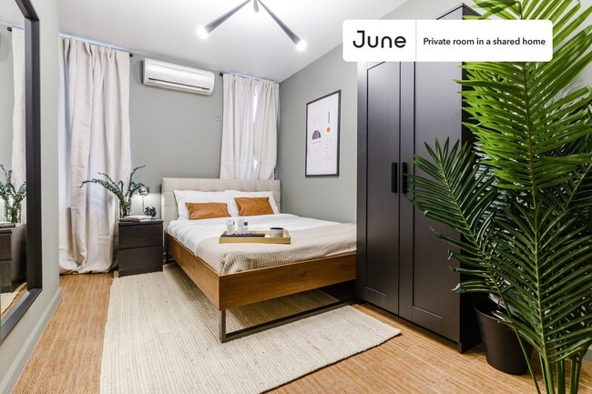 Building Photo - Room in Shared 3 bed/1 bath home in Chinatown