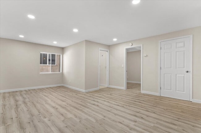 Building Photo - 3652 Fredonia Dr