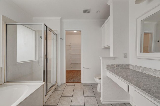 Building Photo - 1705 Darjeeling Dr