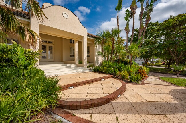 Foto del edificio - 981 Longboat Club Rd