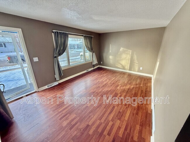 Foto del edificio - 1704 Parkway Dr