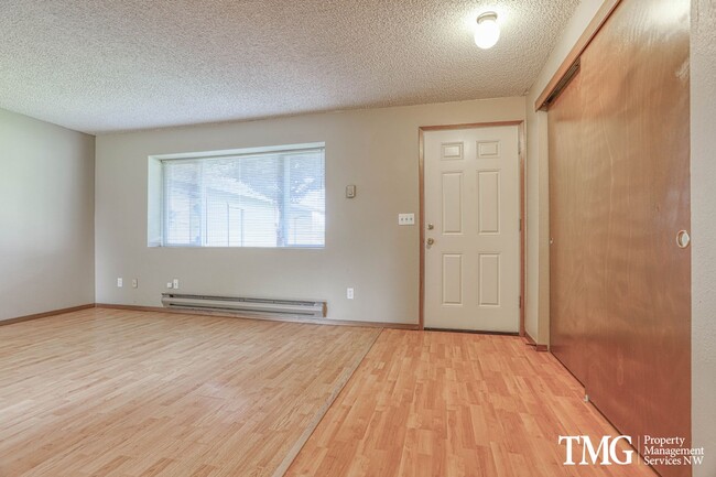 Building Photo - Charming Duplex with Garage Near the Washo...