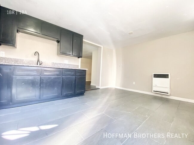 Building Photo - 1253 N Rowan Ave