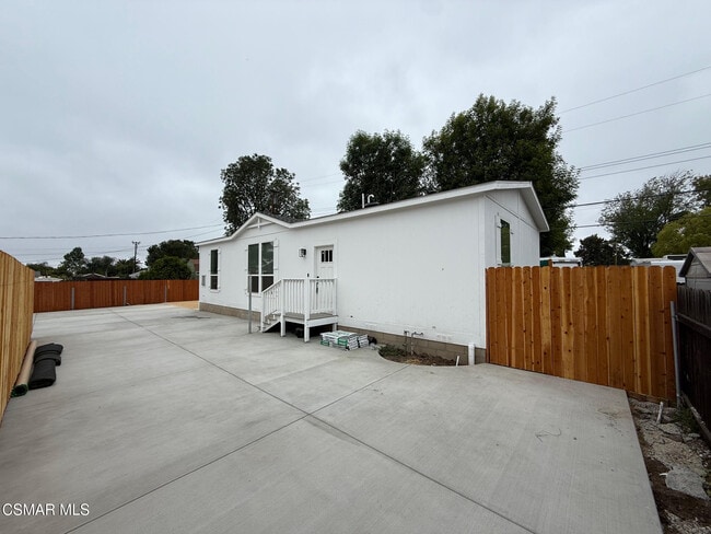 Building Photo - 1355 Calle Durazno