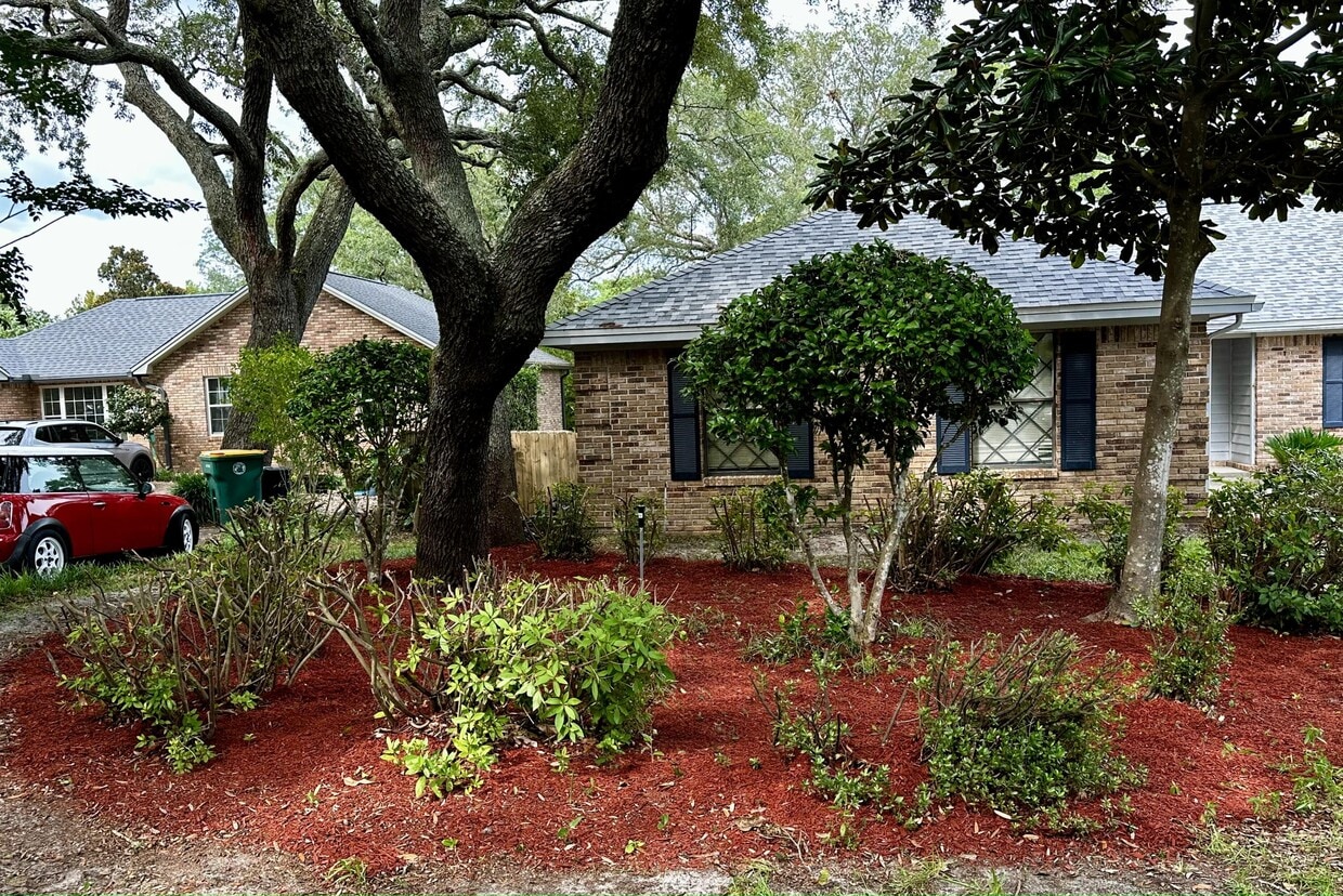 Primary Photo - 109 Dominica Way