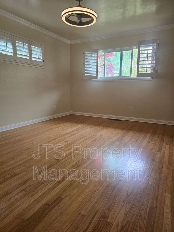Foto del edificio - 1033 Woodshire Way
