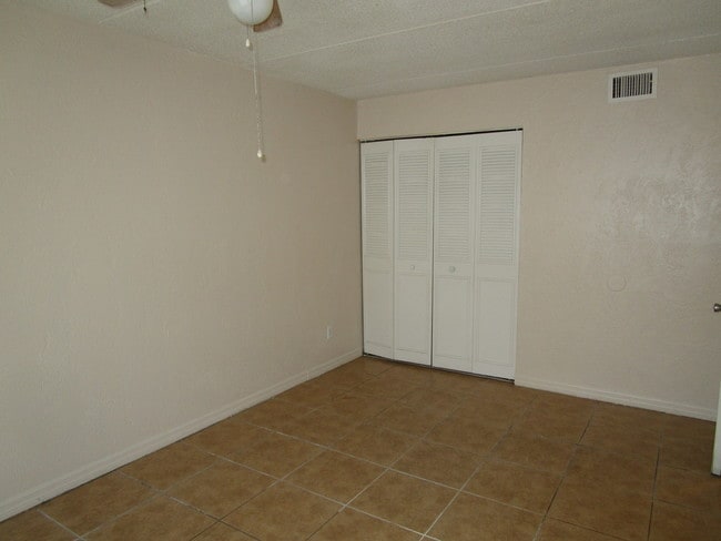 Building Photo - Cambridge Apartments