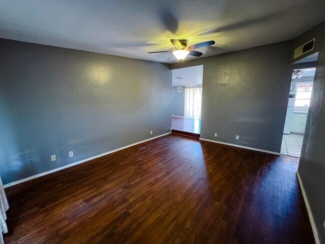 Foto del edificio - 2311 Rolland Ave