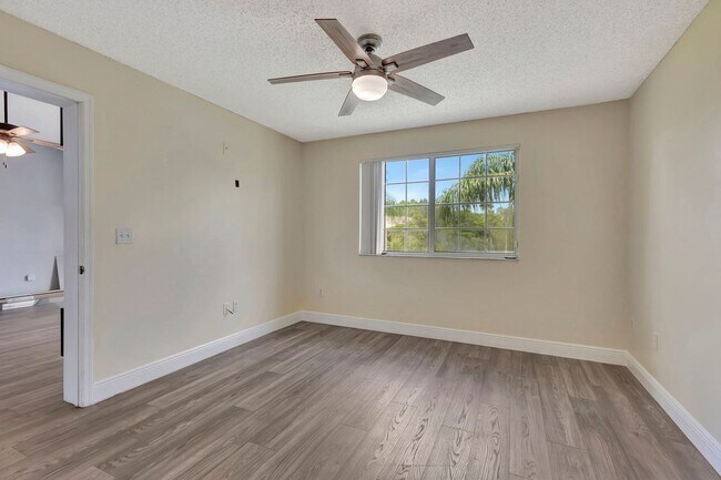 Foto del edificio - 600 Crestwood Ct N