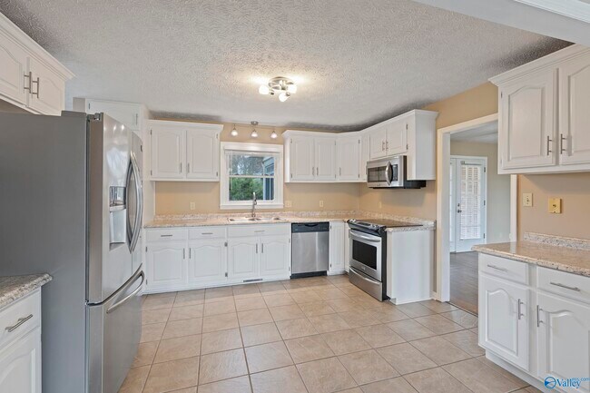 Building Photo - 15153 New Cut Rd