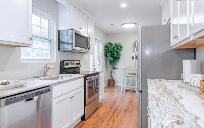 Building Photo - Charming Christiansburg Home